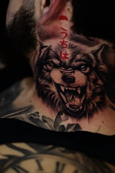 In Grey Tattoo Studio 7