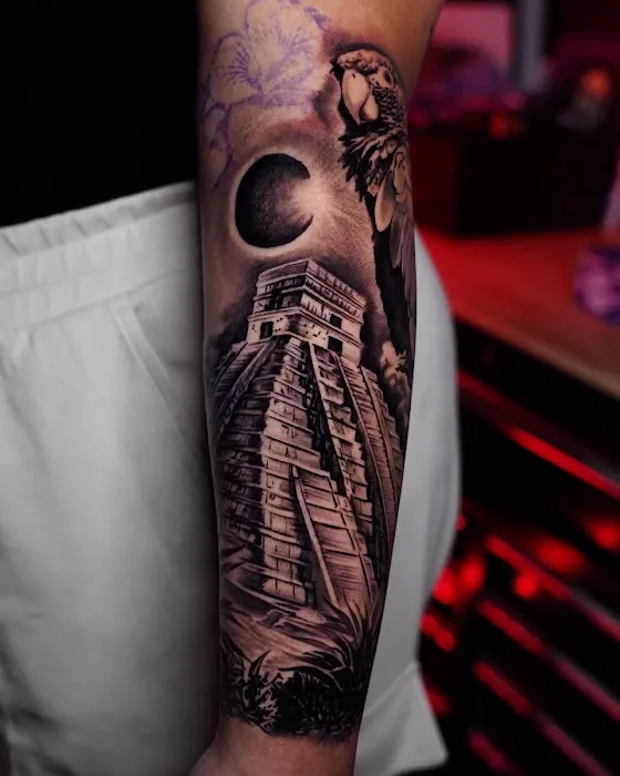 In Grey Tattoo Studio 5