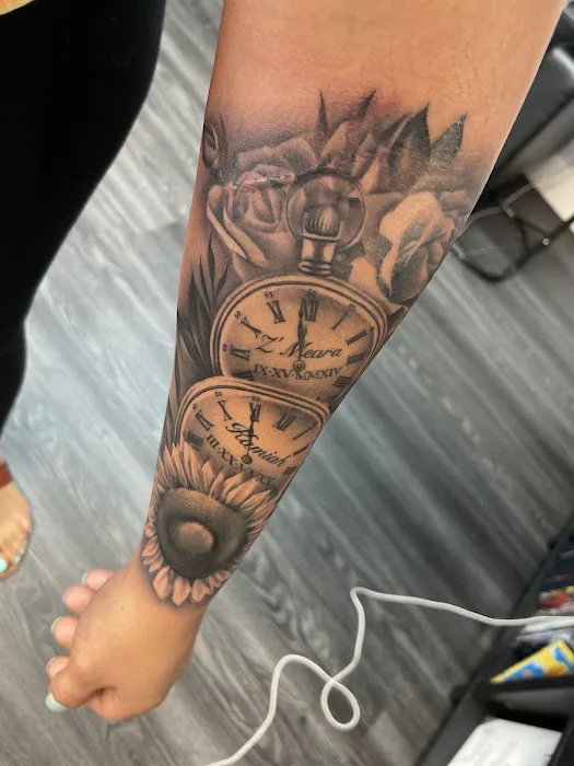 In Grey Tattoo Studio 8