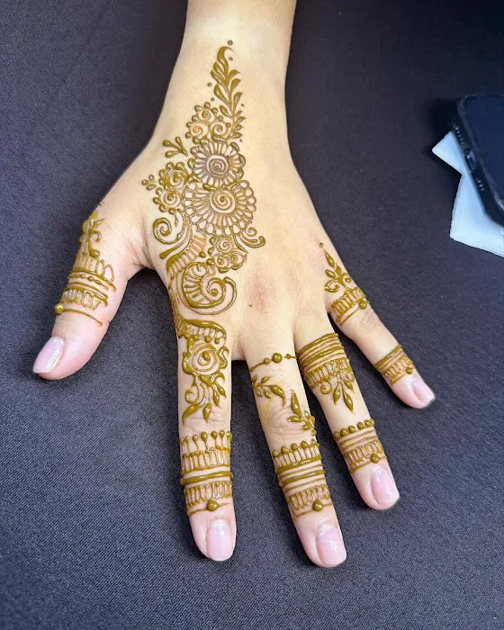 Lisa’s Henna 5