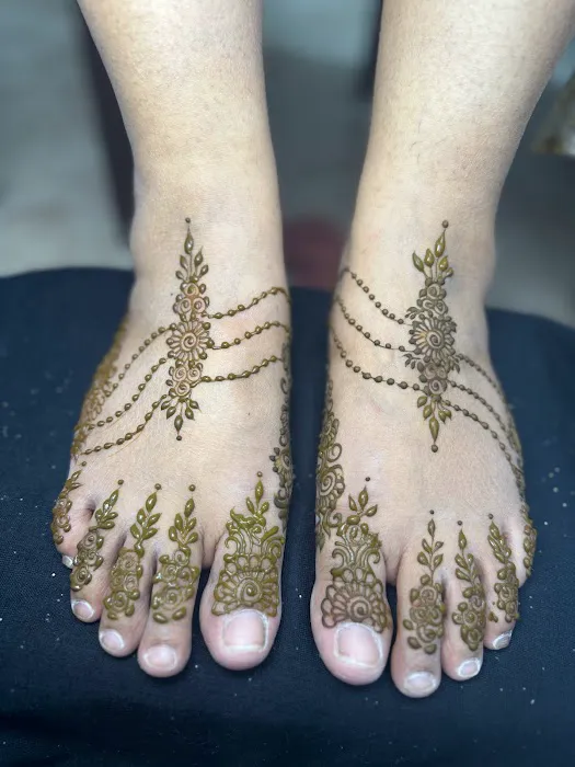 Lisa’s Henna 0