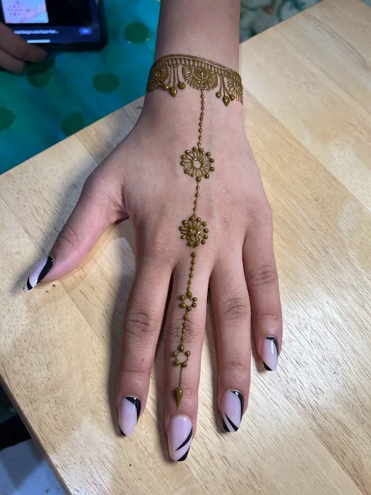 Lisa’s Henna 3