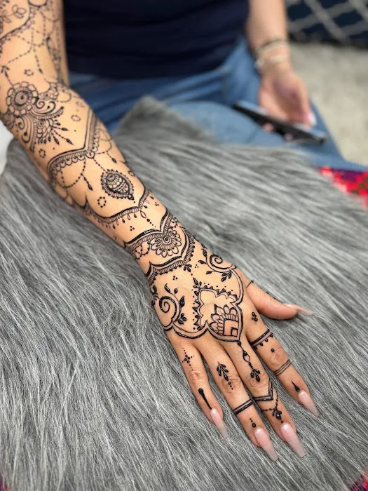 Lisa’s Henna 4