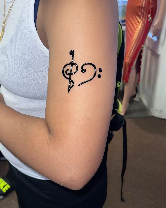 Egyptian Henna Tattoos, Hair Wraps & Airbrush Tattoos 6