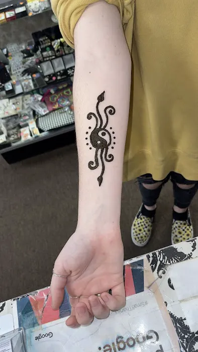 Egyptian Henna Tattoos, Hair Wraps & Airbrush Tattoos 8