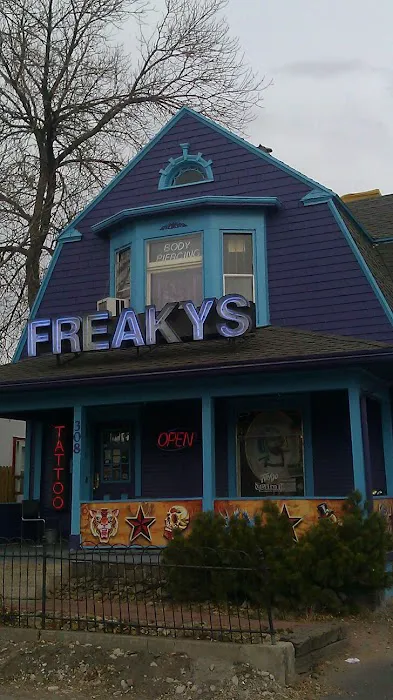 Freaky's Smoke Shop & Tattoo V PLATTE 5