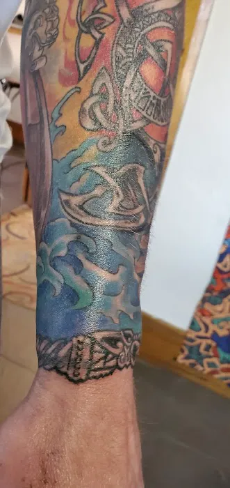 Freaky's Smoke Shop & Tattoo V PLATTE 3