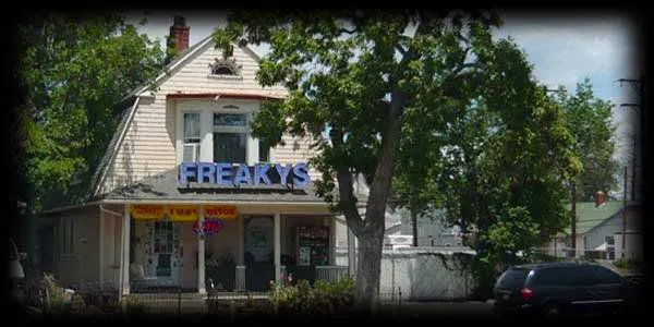 Freaky's Smoke Shop & Tattoo V PLATTE 4