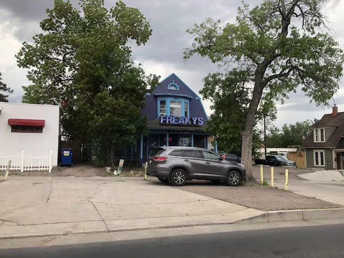 Freaky's Smoke Shop & Tattoo V PLATTE 7