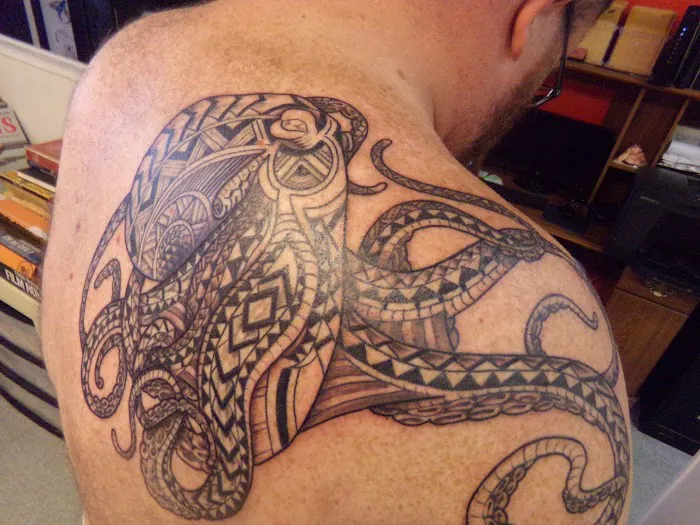 Barfield’s tattoo and piercing 8