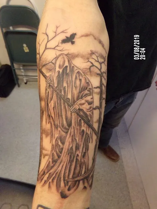 Barfield’s tattoo and piercing 6
