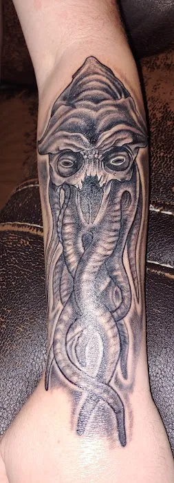Flying Dagger Tattoo and Piercing 7