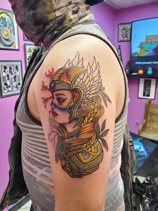 Flying Dagger Tattoo and Piercing 4