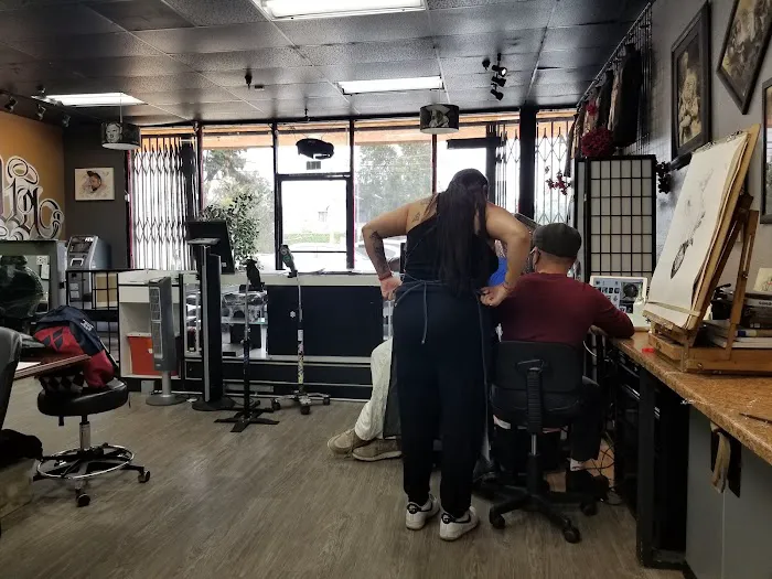 Mi Familia Tattoo Studio 3