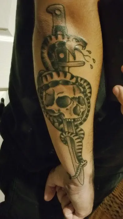 Mi Familia Tattoo Studio 4
