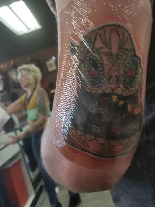 Mi Familia Tattoo Studio 5