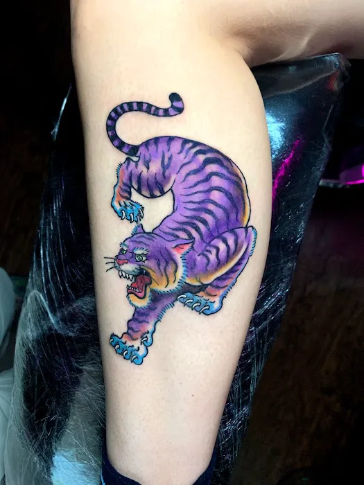 Alf's Body Art Studio 5