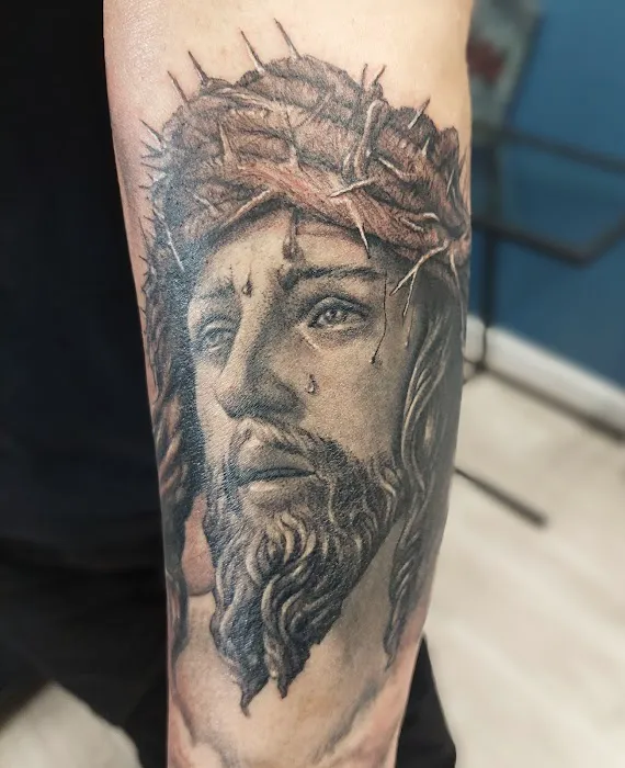 Saturn Luxury Tattoo 7