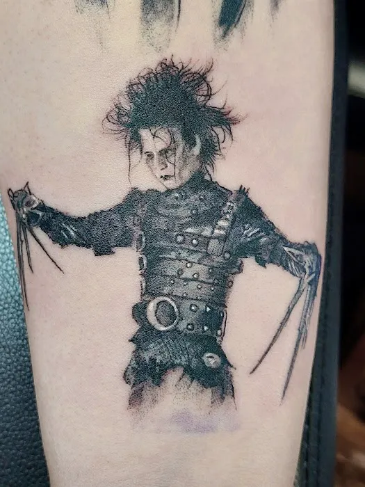 Saturn Luxury Tattoo 9