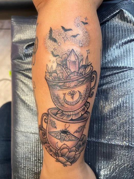 Black Moon Lilith Tattoo Studio 4