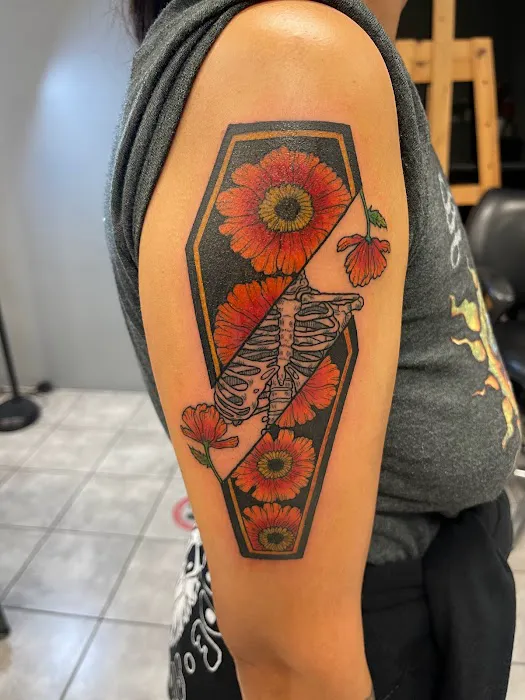 Black Moon Lilith Tattoo Studio 5