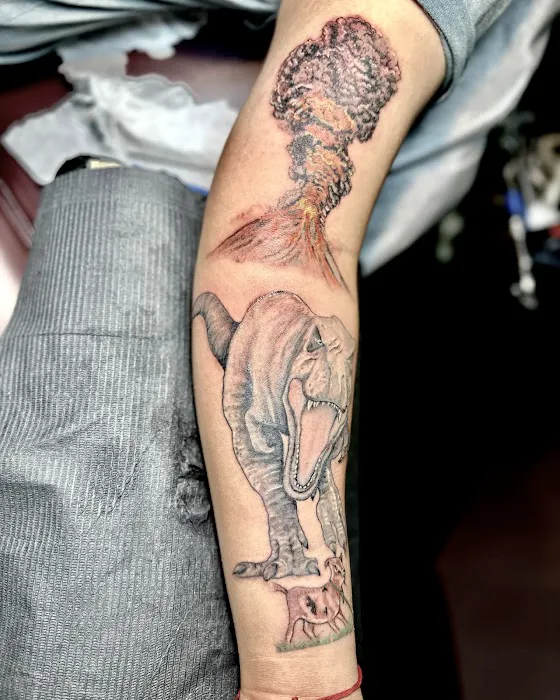 Pare Eddie Tattoo & Piercing Salon 1