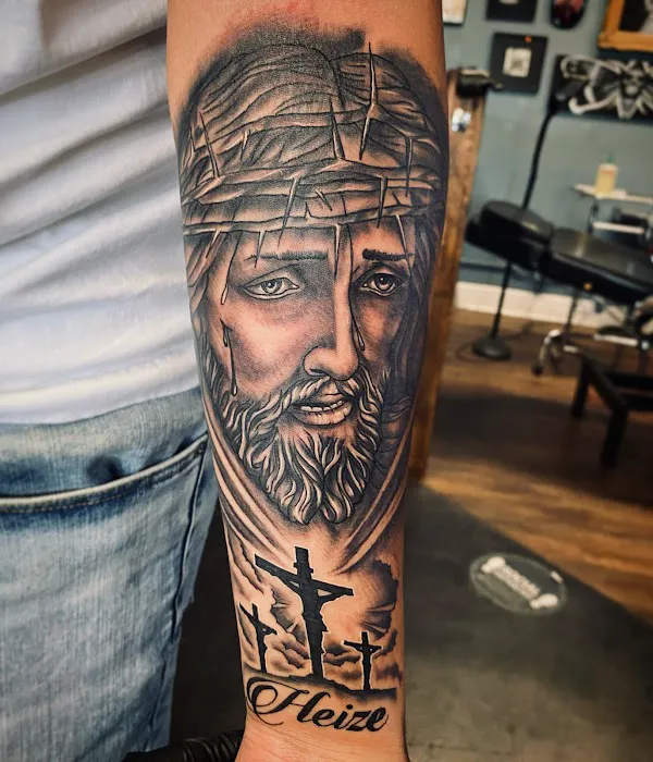 Roman Ink Tattoo Parlor 15