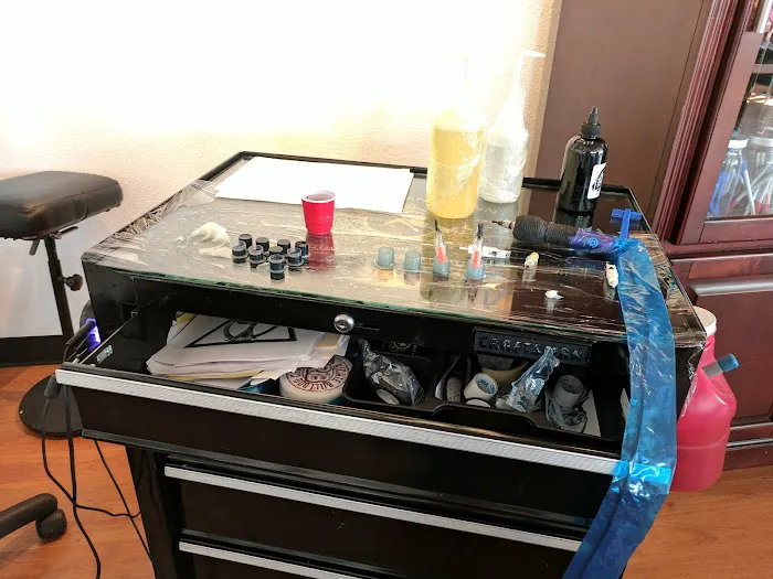 Lambert & Gunn Tattoo Studio 4