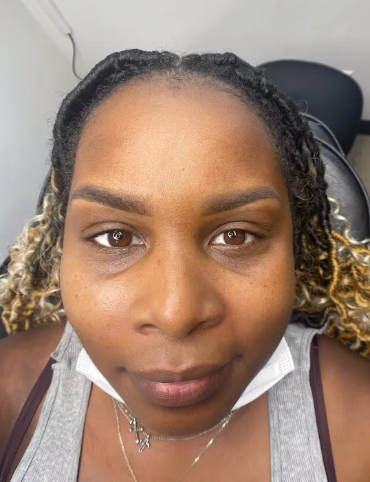 Precise Glow Beauty Studio 6