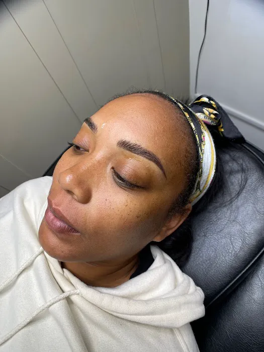 Precise Glow Beauty Studio 4