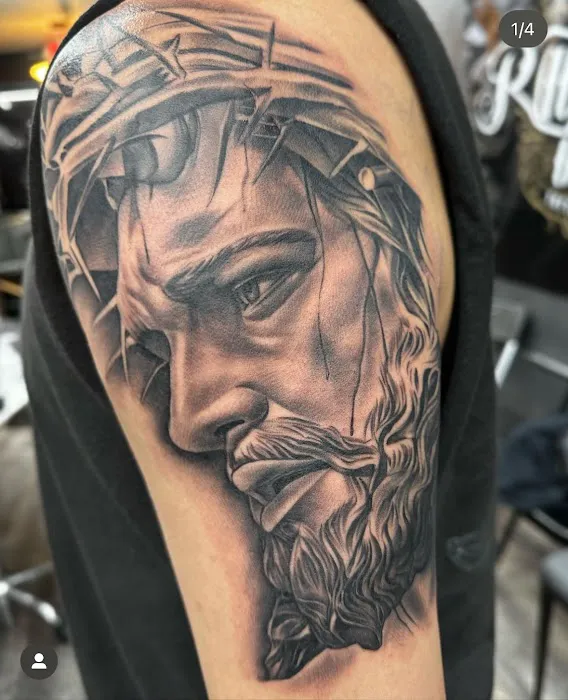 Raining Ink Tattoo Studio 7
