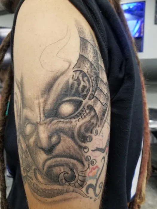 Lefty's Tattoos 0