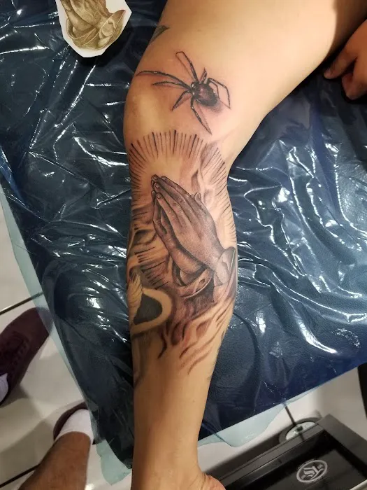 Pushing Ink Tattoo Studio 8