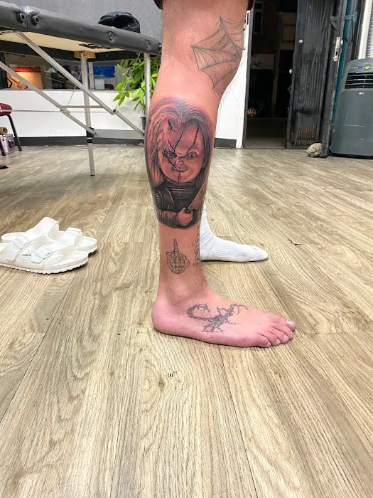 1110 Tattoo parlor 7