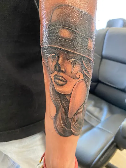 1110 Tattoo parlor 4