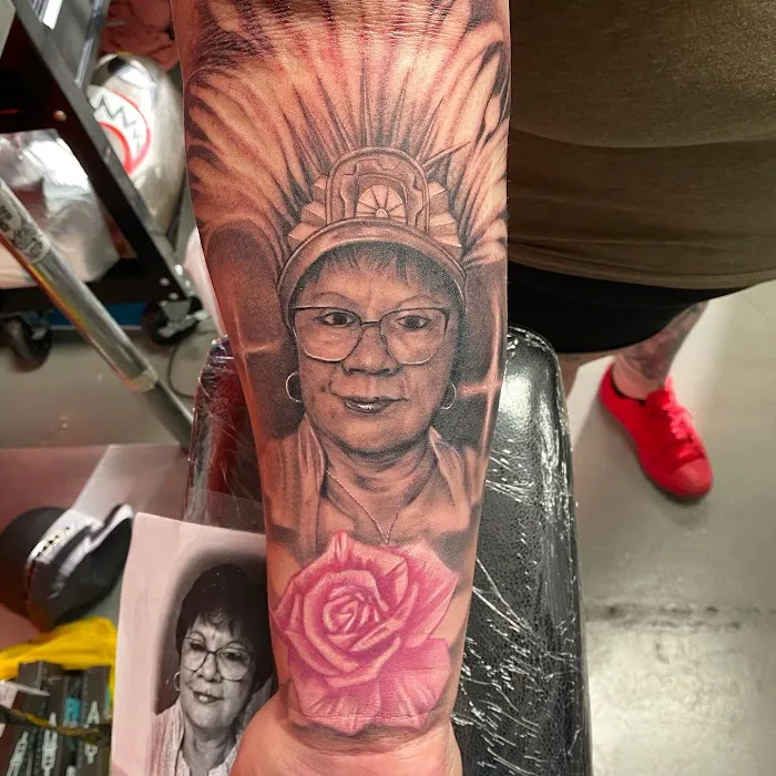 1110 Tattoo parlor 6