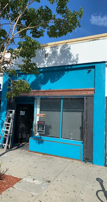 1110 Tattoo parlor 5