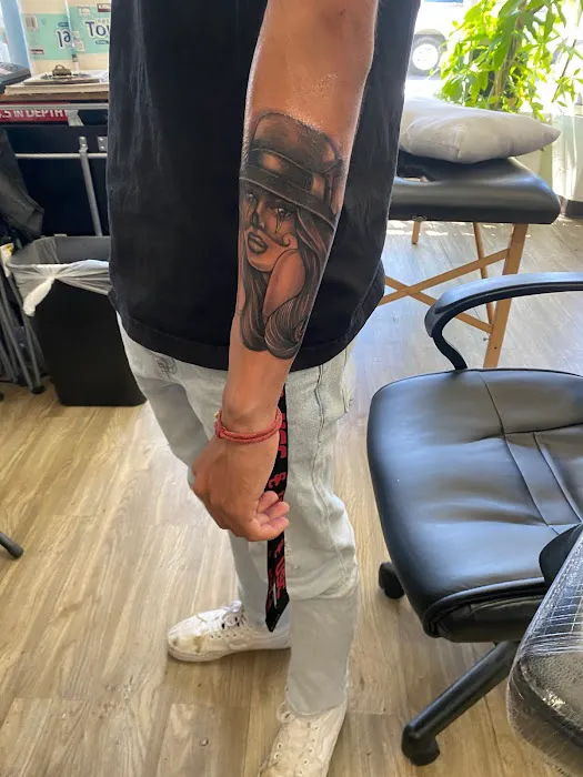 1110 Tattoo parlor 0