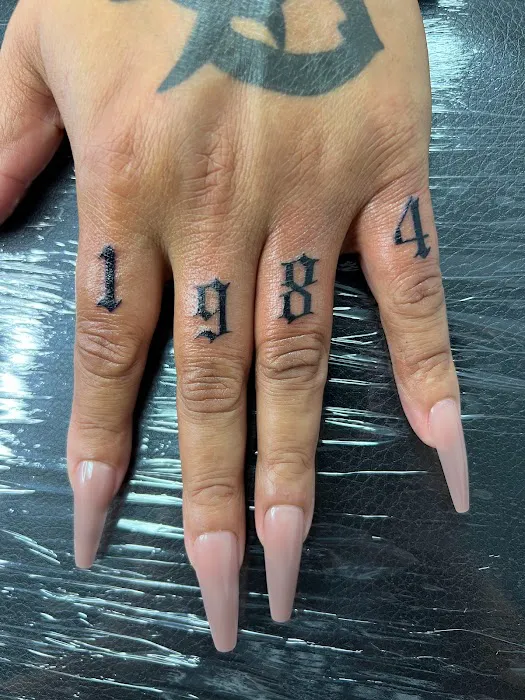Droopys tattoo shop 0