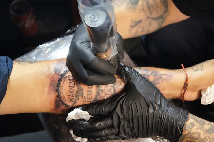 Living Dreams Tattoo Shop 0