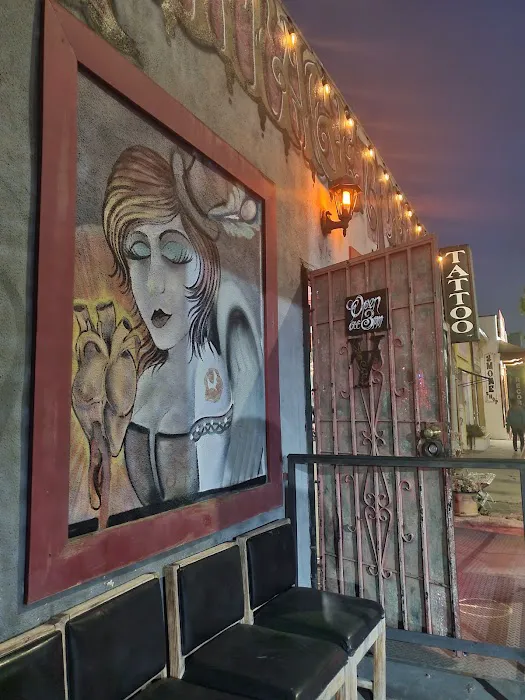 Vintage Tattoo Art Parlor 3