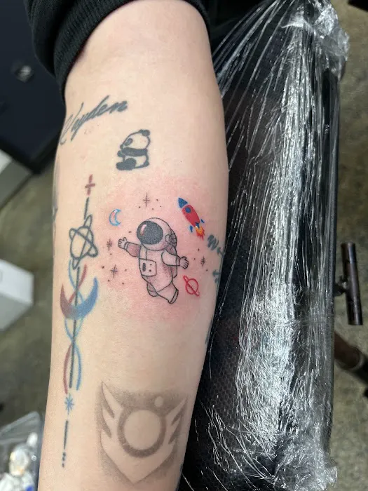 ADDICTIVE INK Tattoo, Piercing & Hair Studio 7