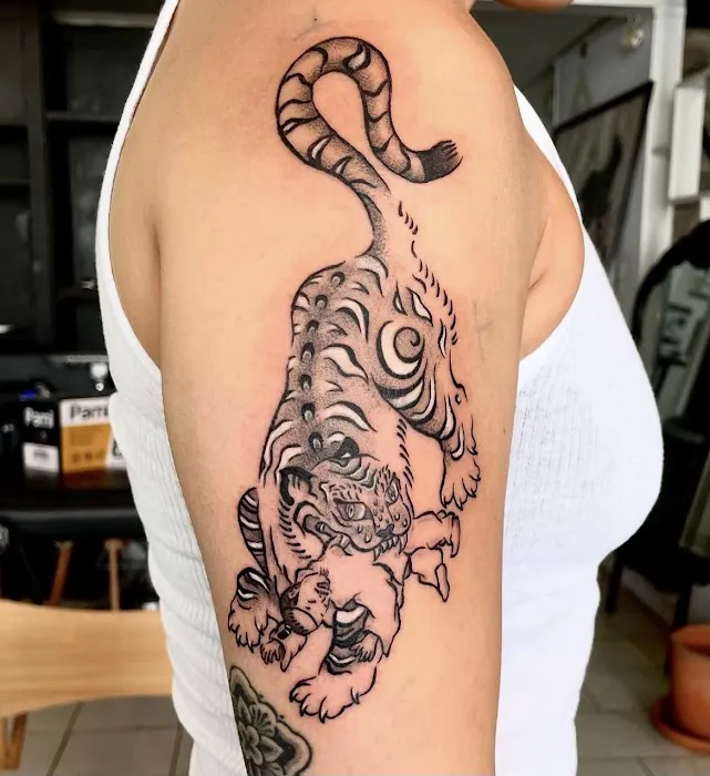 BLACK TOWER TATTOO STUDIO 7
