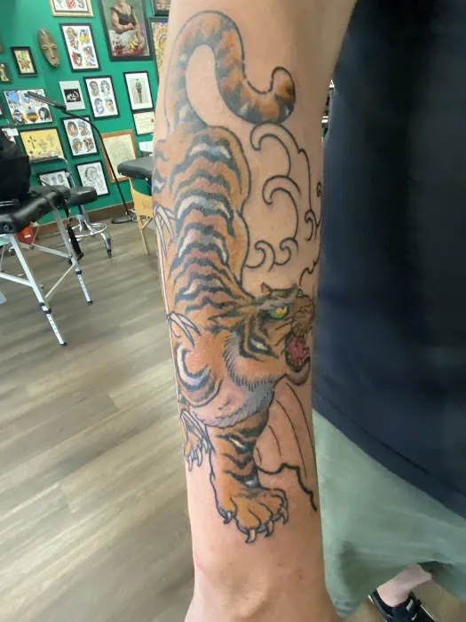 The Queen’s Head Tattoo Parlour 7