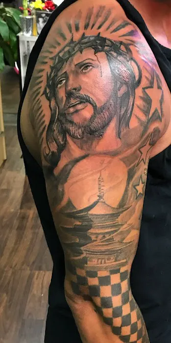 Lozano Tattoo Studio 4