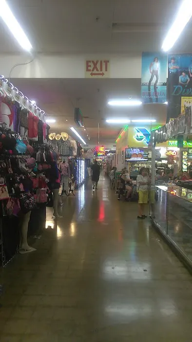 Valley Indoor Swap Meet - Pomona 1