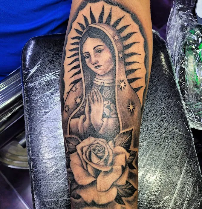 Jackie's Tattoo & Hair Design 7