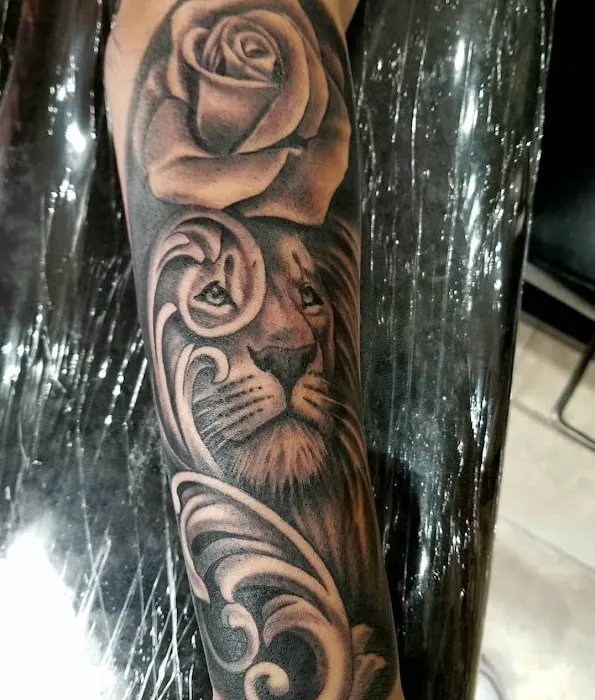 Ink Monkey Tattoo and Piercing 9