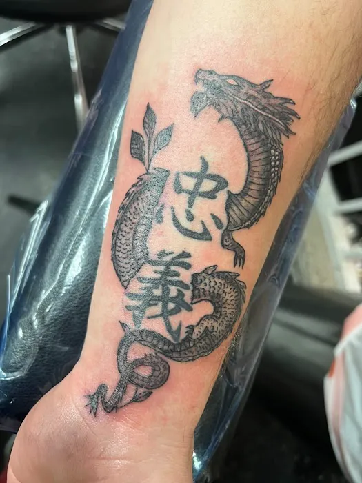 Cahuengawood Tattoo and Body Piercing 9