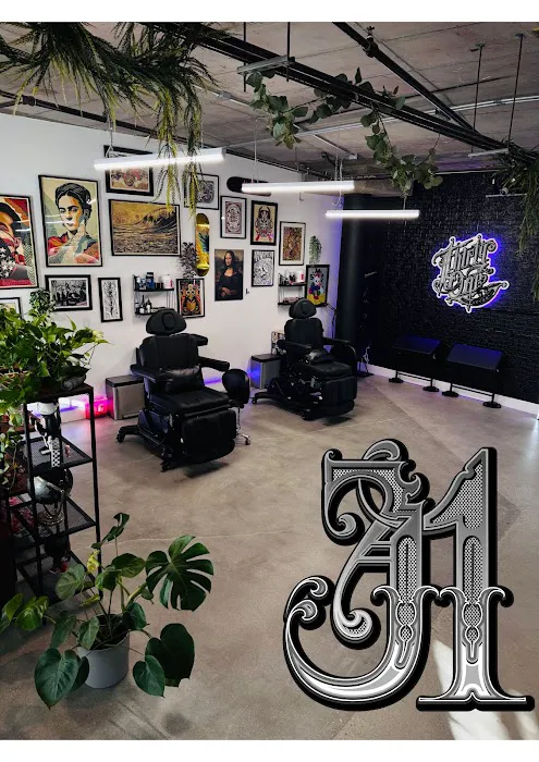 Thirty One Tattoo Shop 0